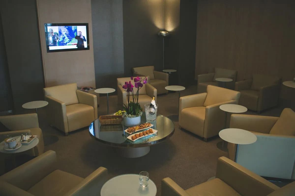 Private lounge (FBO) — business aviation