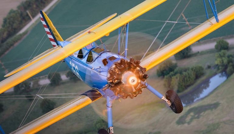 Aerobatic Flight in a Biplane Near Washington - vue 1