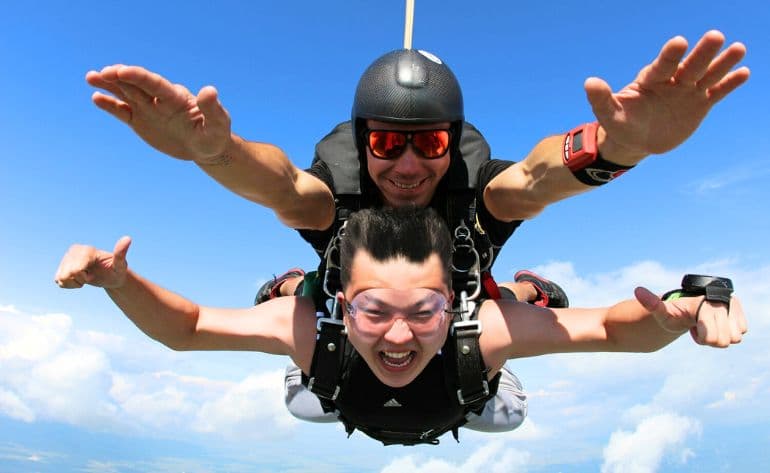 9,000 ft Skydiving in Rochelle, Illinois - vue 4