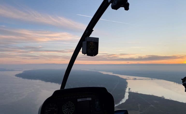 Private helicopter flight in Detroit at sunset - vue 3