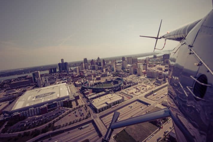 Private helicopter ride in Detroit - vue 3