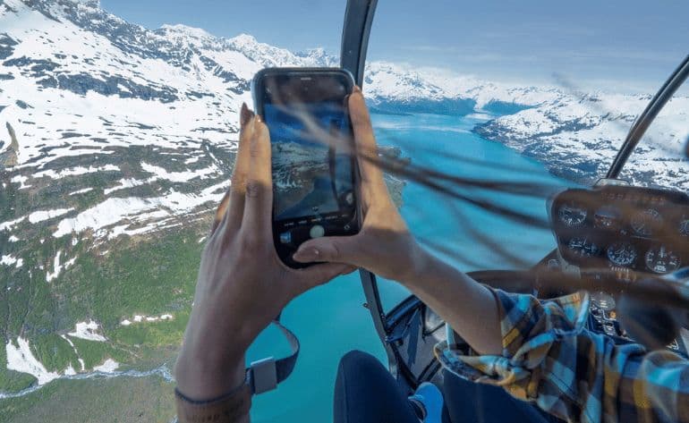 Helicopter flight near Anchorage with glacier landing - vue 3