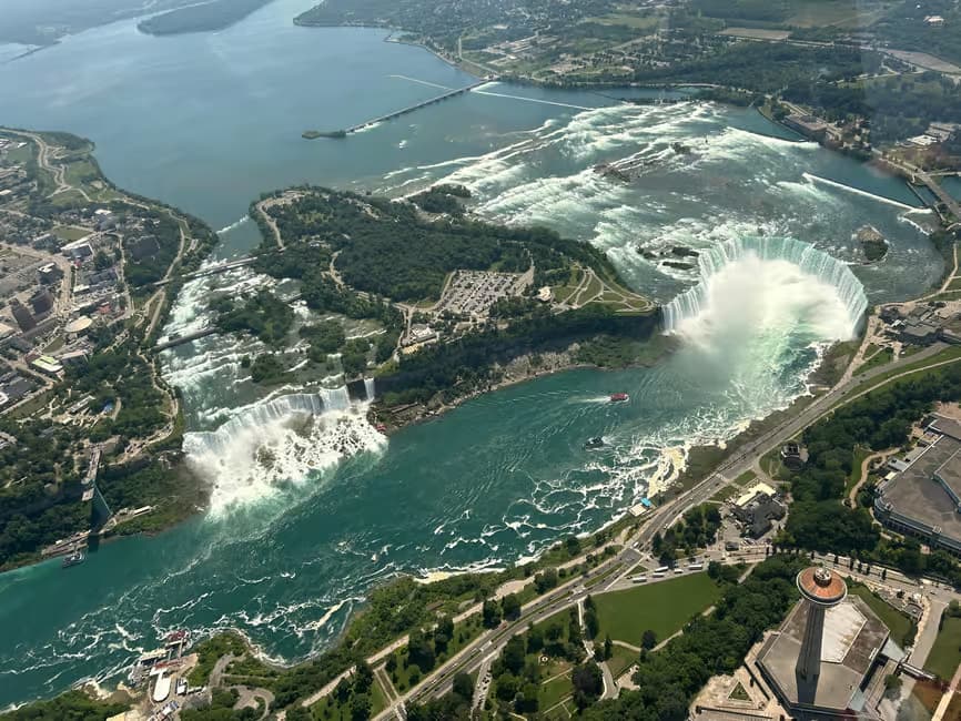 Helicopter flight over Niagara Falls, USA - vue 2