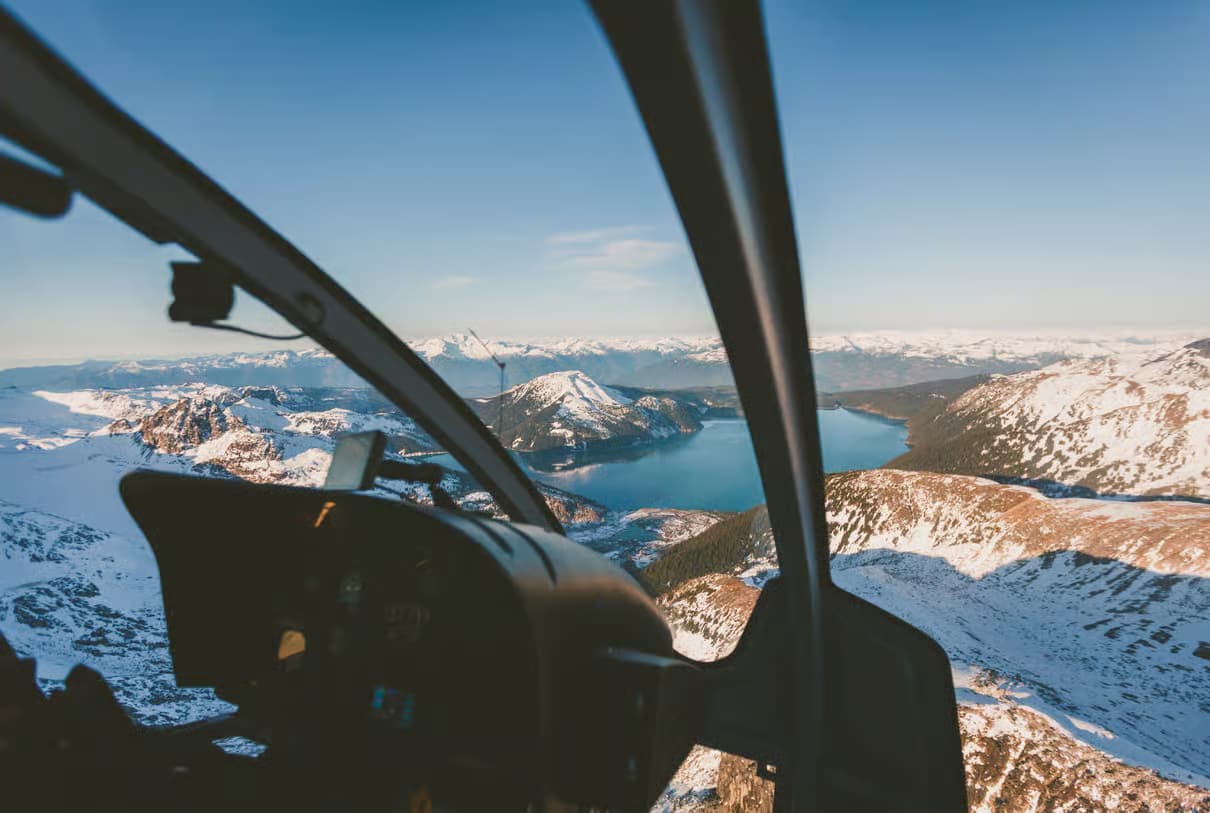 Helicopter tour from Whistler with a glacier landing - vue 7