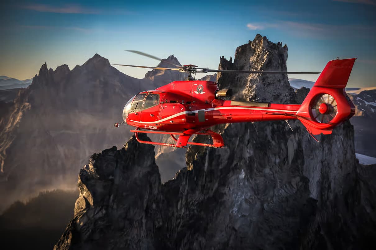 Helicopter tour from Whistler with a glacier landing - vue 3