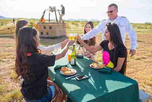 Hot air balloon ride over Tucson - Champagne and breakfast - vue 2