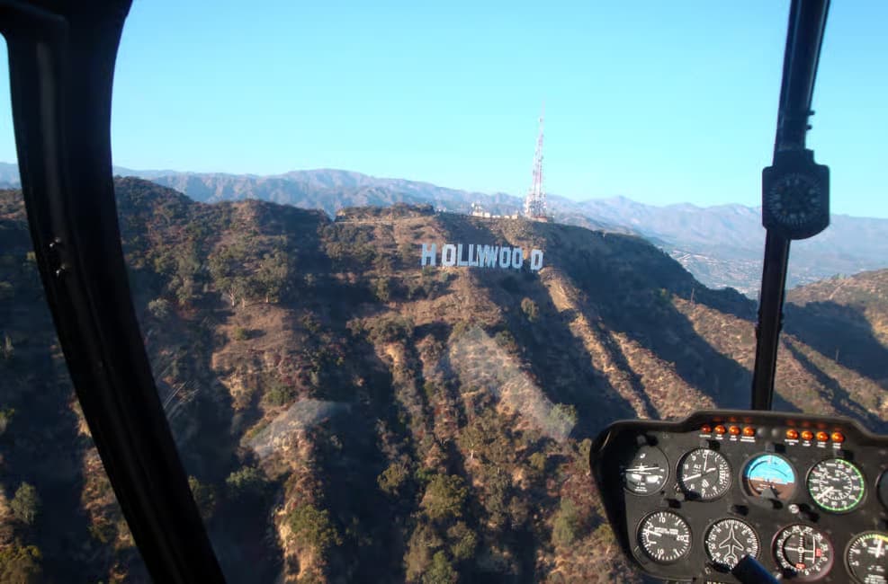Helicopter flight in Los Angeles over Beverly Hills and Hollywood Helicopter flight in Los Angeles over Beverly Hills and Hollywood