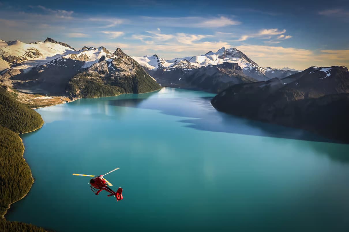 Helicopter tour from Whistler with a glacier landing - vue 4