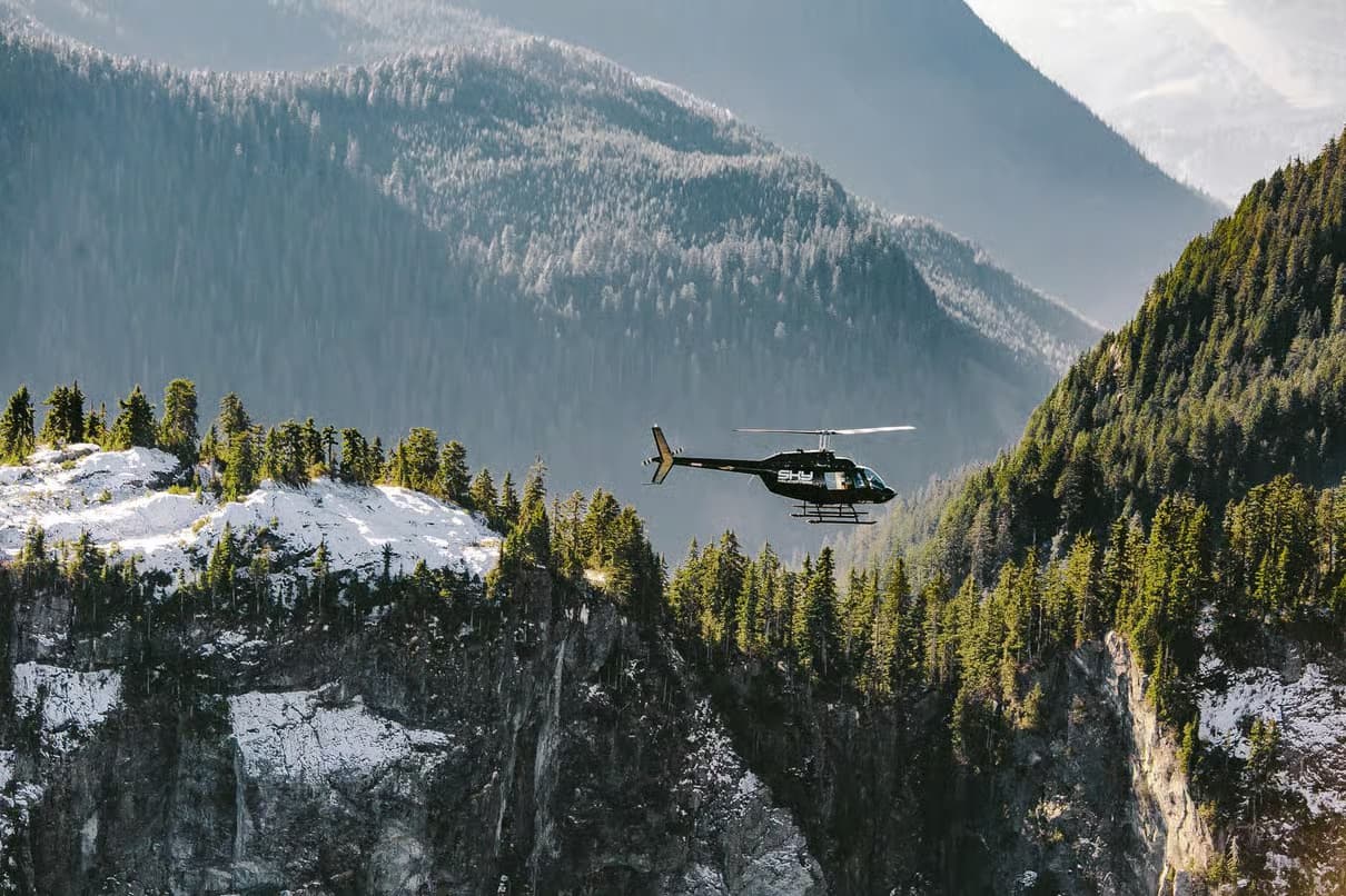 Vancouver helicopter tour with a mountain landing - vue 3