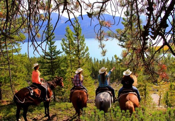 Helicopter Tour and Horseback Ride in the Rockies in Alberta - vue 2