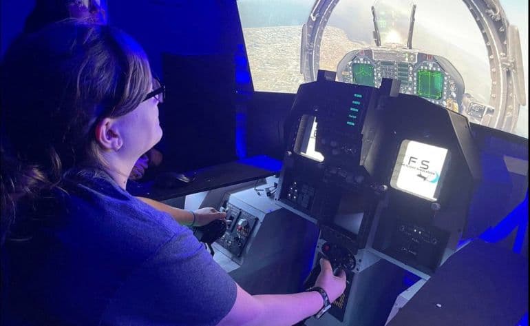 F-18 fighter jet flight simulator in Chicago F-18 fighter jet flight simulator in Chicago