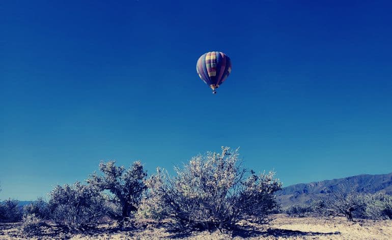 Hot air balloon flight in Las Vegas with breakfast - vue 3
